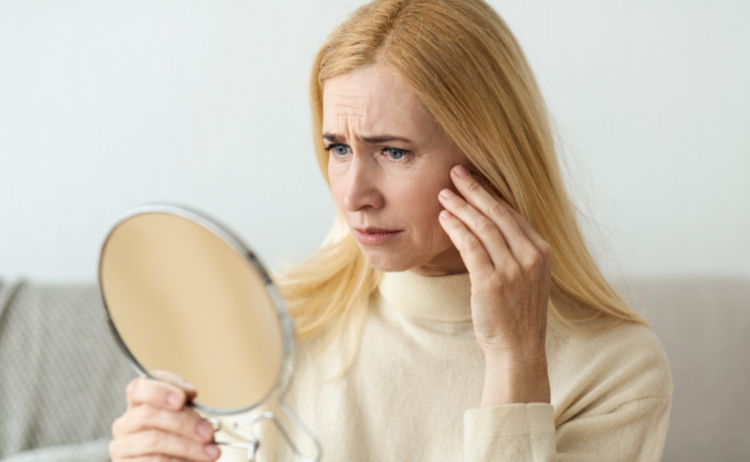 Faltenreduzierung: Praktische Methoden, mit denen Sie noch heute zu Hause beginnen können